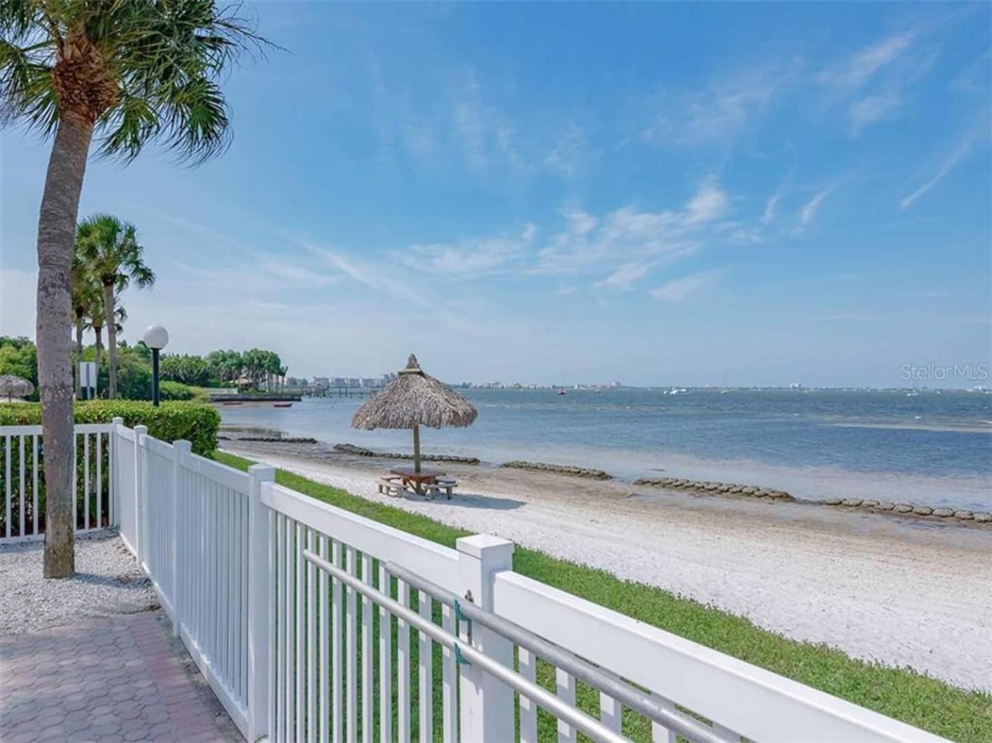 Relaxing Secluded Beachfront Paradise In Gulfport