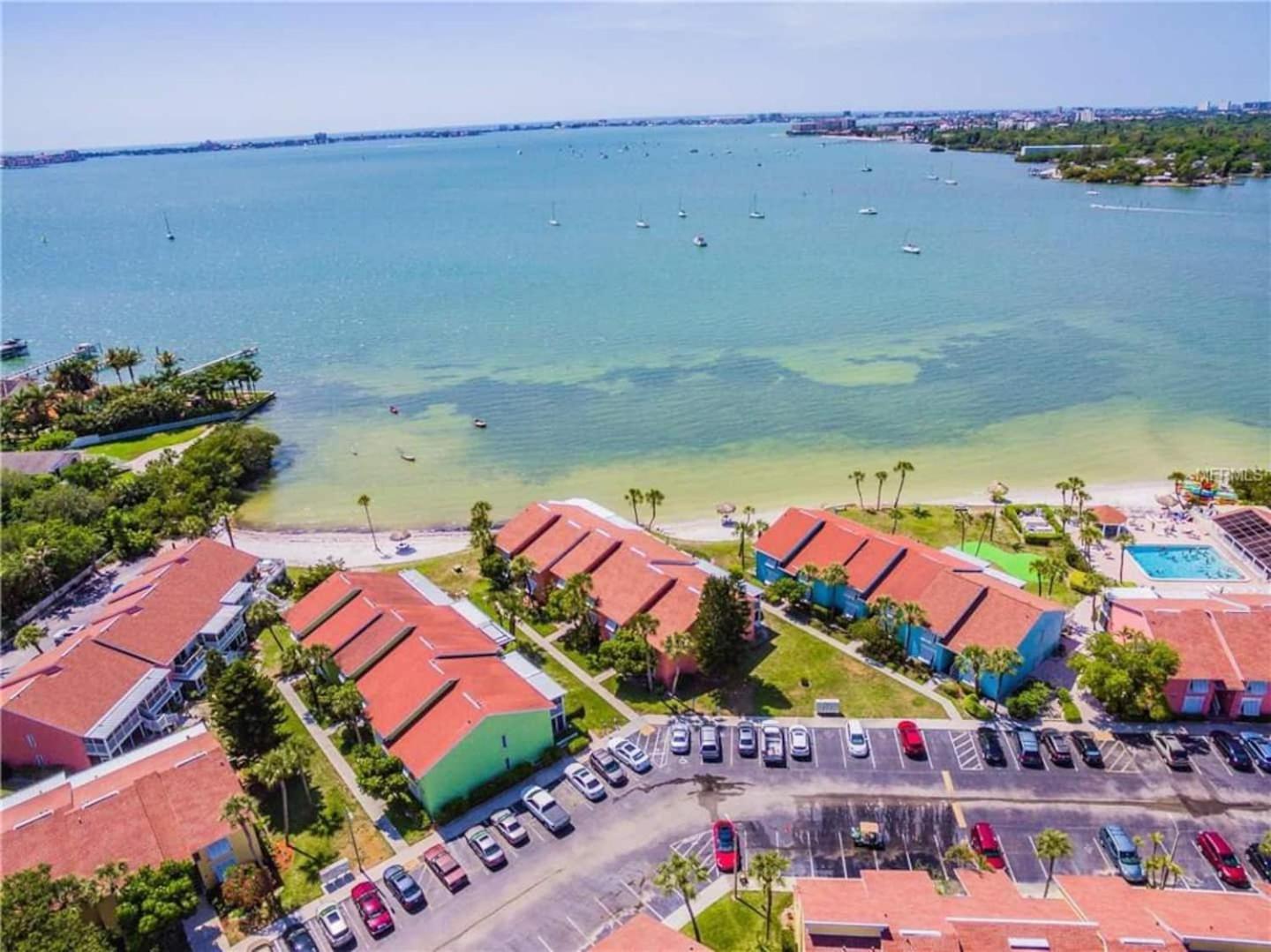 Relaxing Secluded Beachfront Paradise In Gulfport Holiday home *