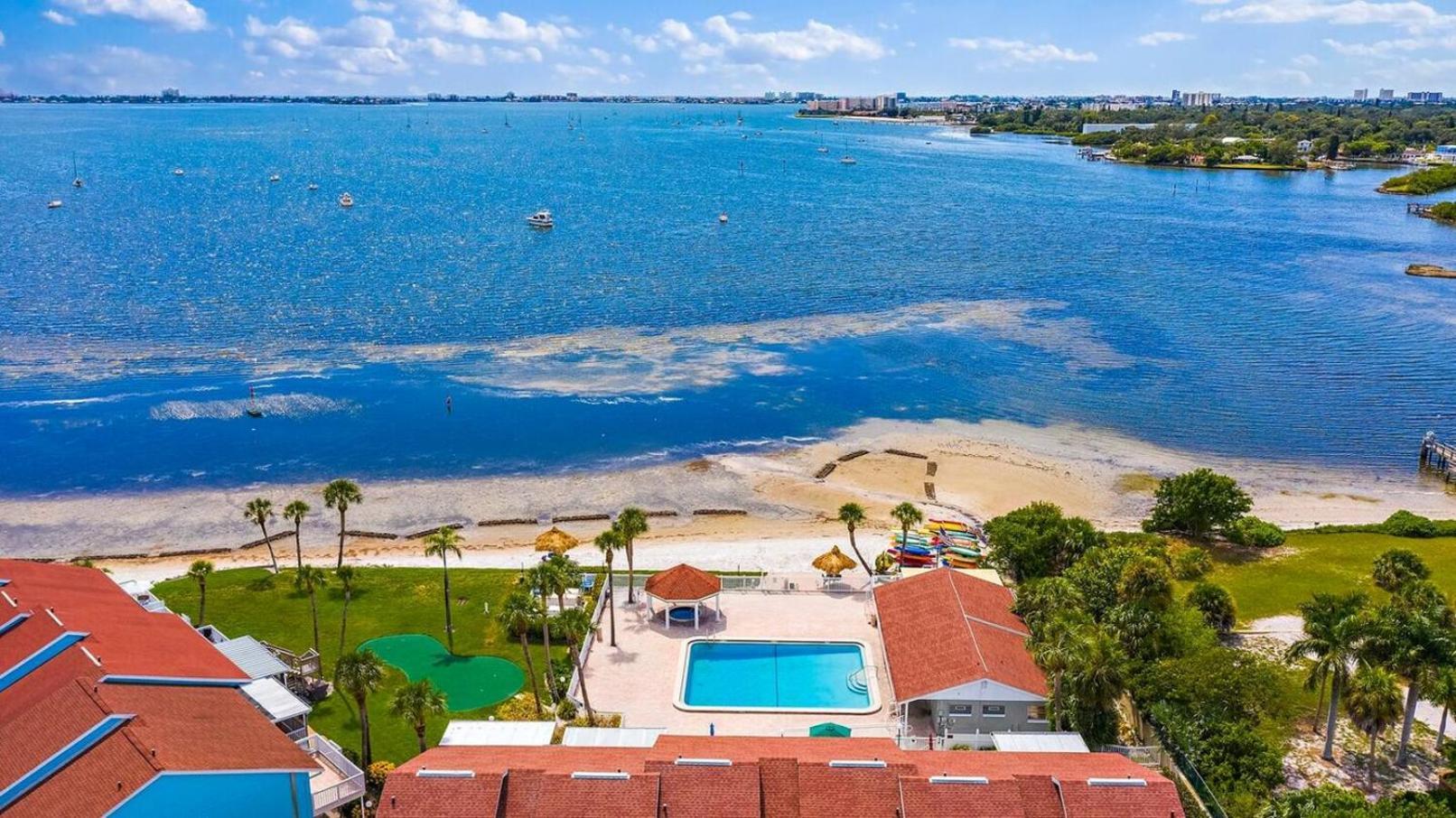 Holiday home Relaxing Secluded Beachfront Paradise In Gulfport *