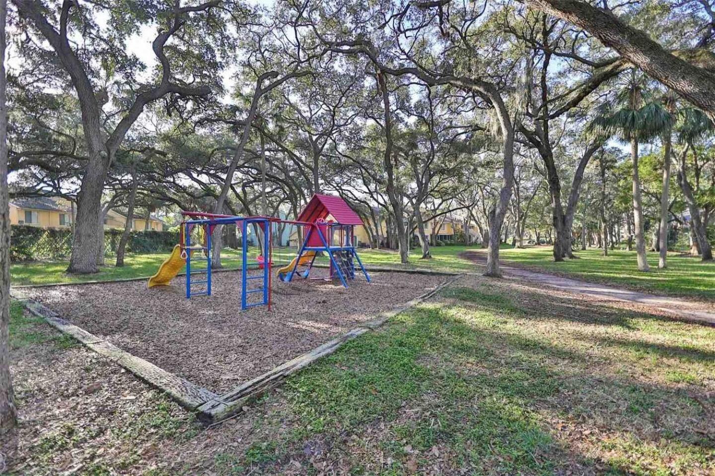 Relaxing Secluded Beachfront Paradise In Gulfport *