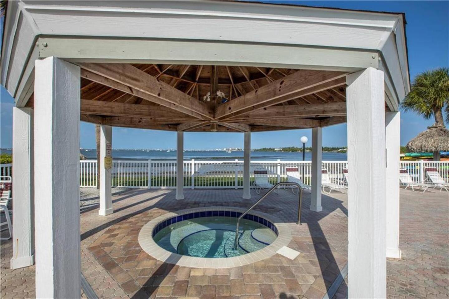 Holiday home Relaxing Secluded Beachfront Paradise In Gulfport St. Petersburg
