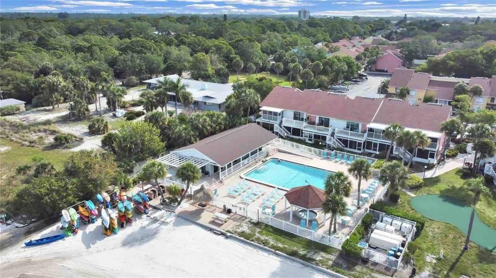 Relaxing Secluded Beachfront Paradise In Gulfport *