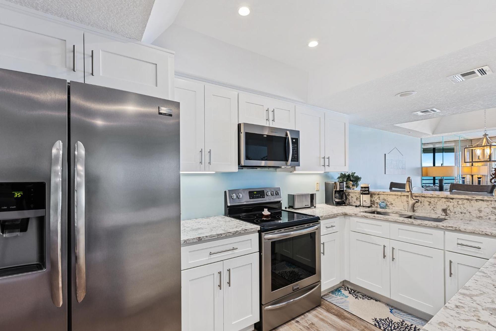 Luxury Oceanfront - Stunning Views & Private Balcony - Ebb Tide 305 Apartment *