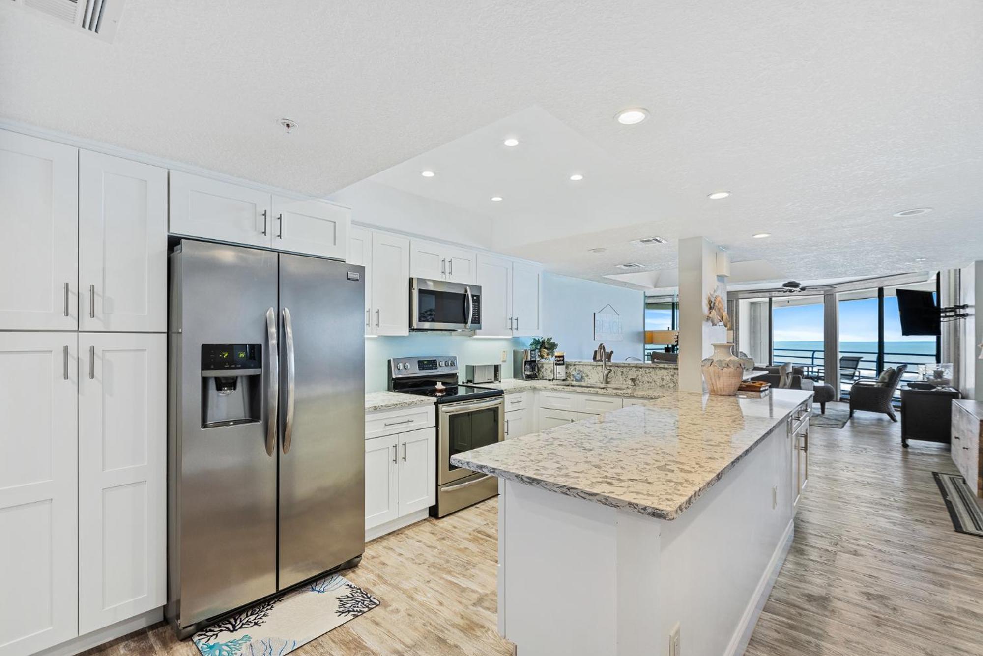Apartment Luxury Oceanfront - Stunning Views & Private Balcony - Ebb Tide 305 *