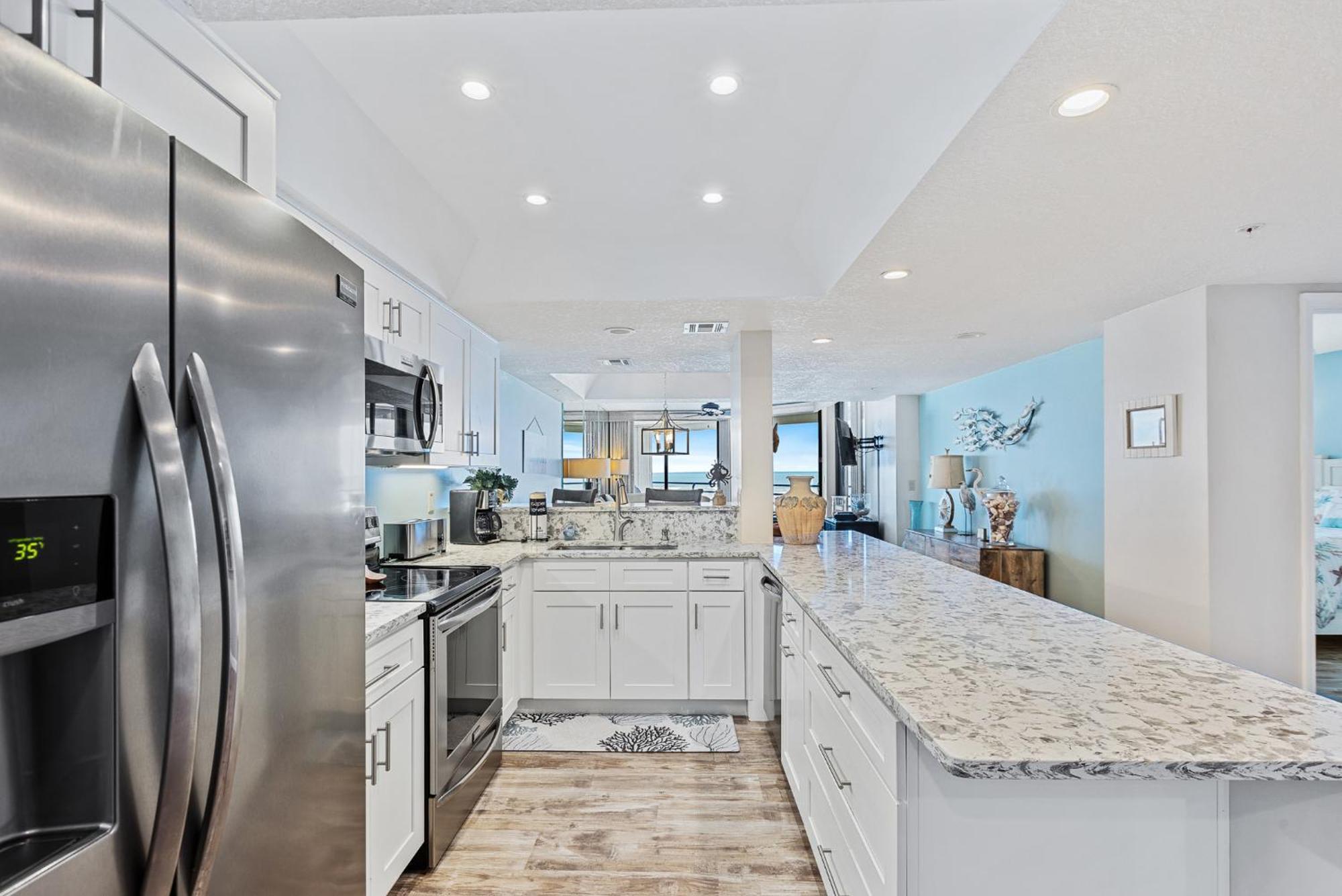 Luxury Oceanfront - Stunning Views & Private Balcony - Ebb Tide 305 Apartment