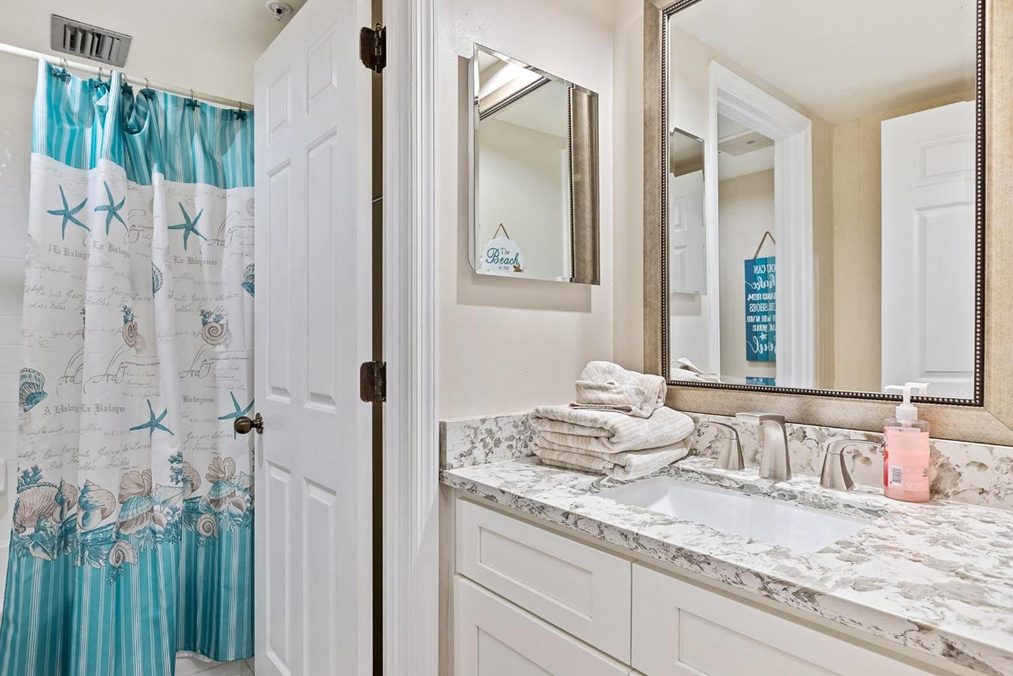 Luxury Oceanfront - Stunning Views & Private Balcony - Ebb Tide 305 Apartment *