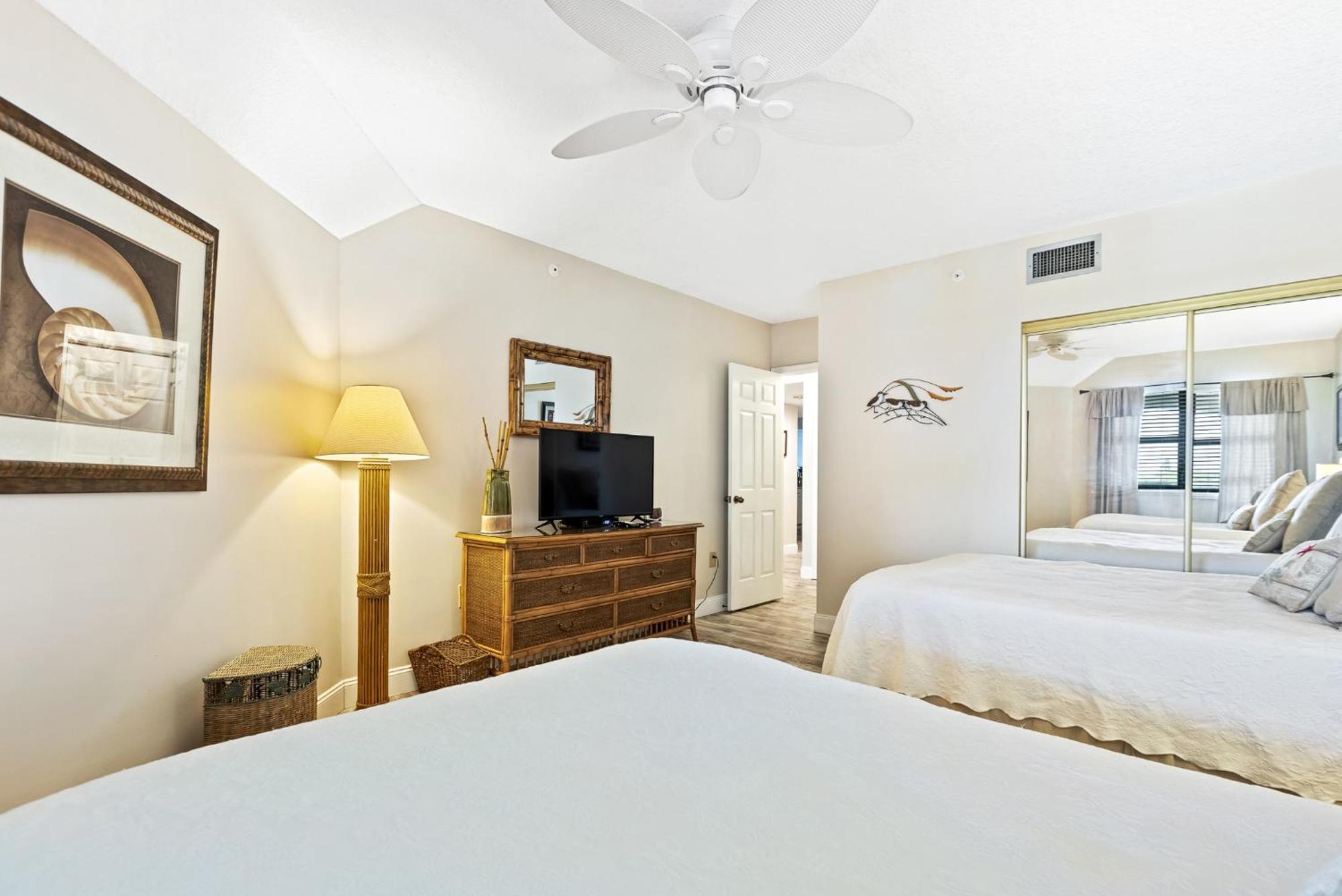 Luxury Oceanfront - Stunning Views & Private Balcony - Ebb Tide 305 *