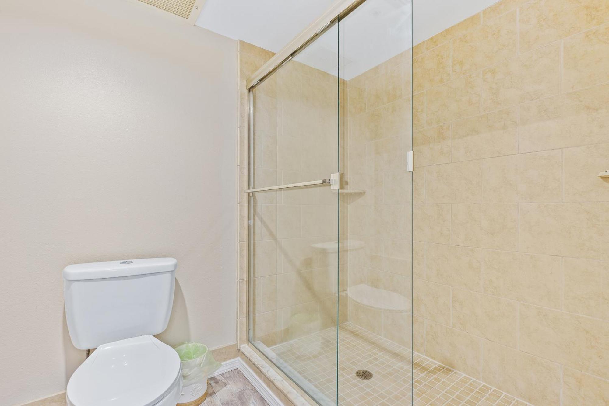 Luxury Oceanfront - Stunning Views & Private Balcony - Ebb Tide 305 Apartment