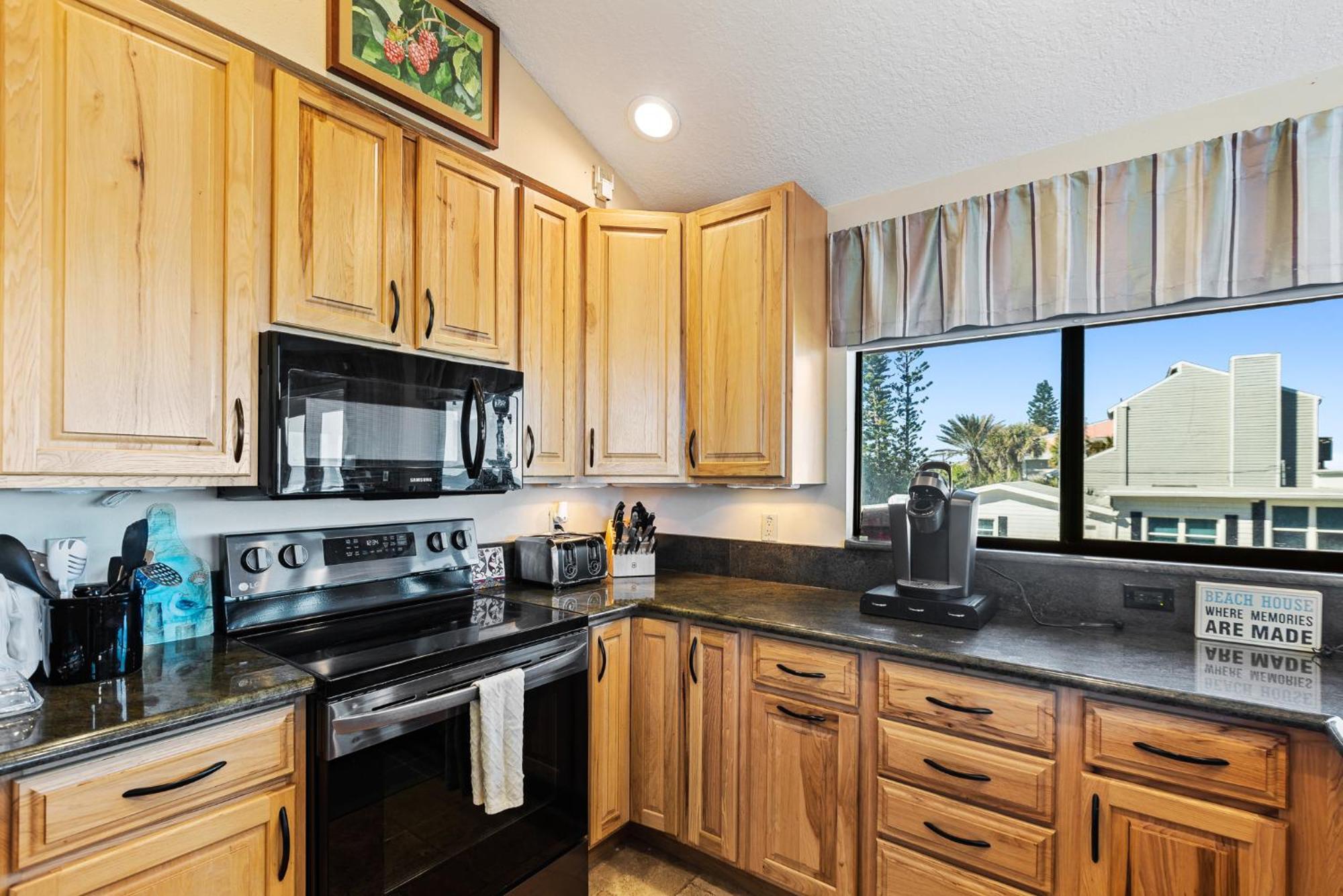 Timeless Tides - Oceanfront Retreat! Amazing Deck & Hot Tub On Car Free 5807s Holiday home *