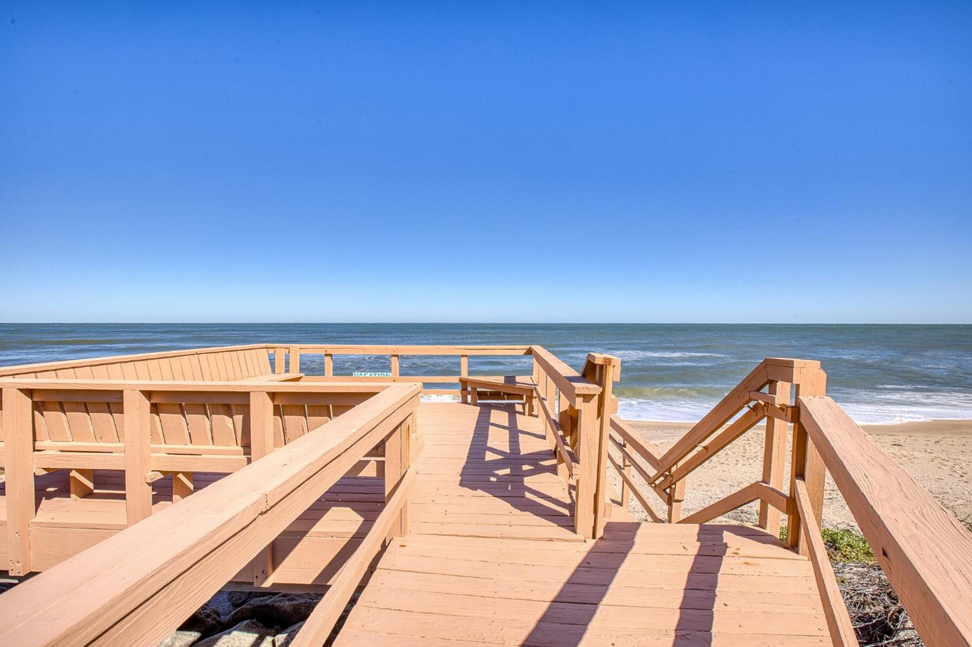 Timeless Tides - Oceanfront Retreat! Amazing Deck & Hot Tub On Car Free 5807s New Smyrna Beach