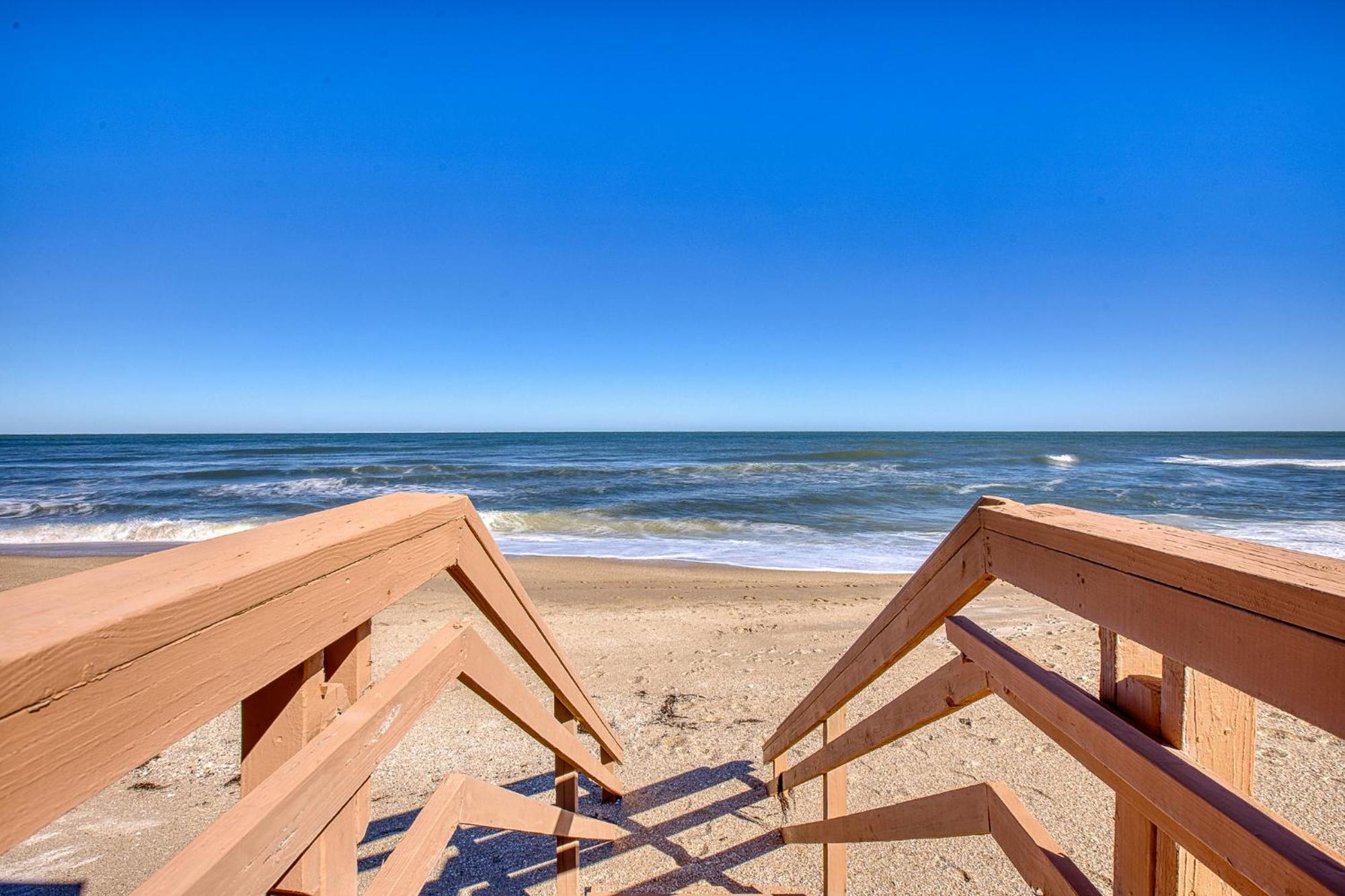 Timeless Tides - Oceanfront Retreat! Amazing Deck & Hot Tub On Car Free 5807s * New Smyrna Beach