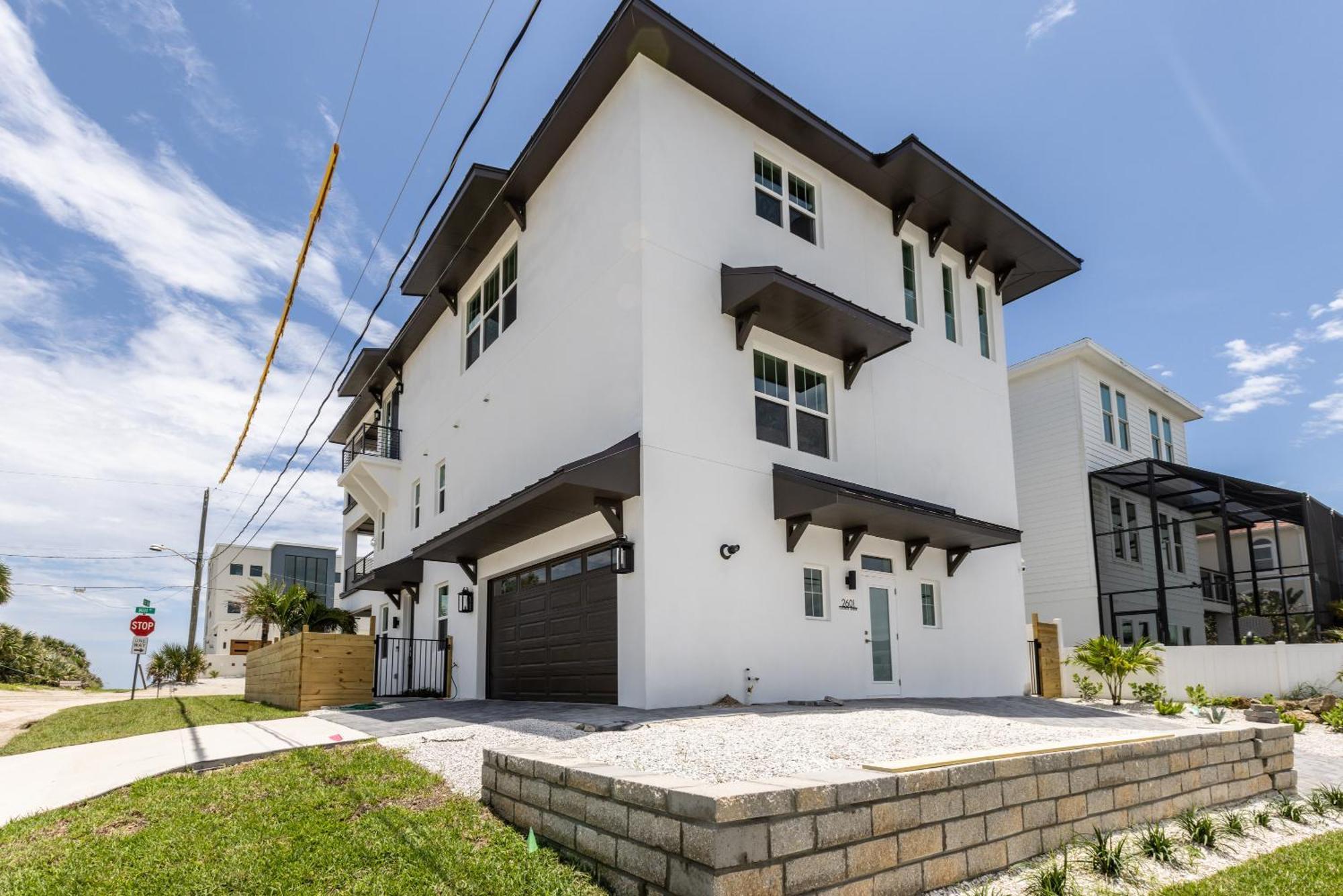 Coastal Dream! Ocean Views! Pool! Seconds From The Beach! 2601s Holiday home