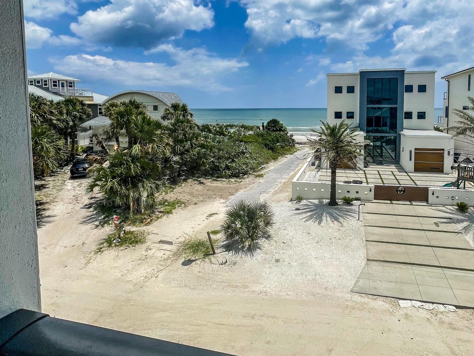 Coastal Dream! Ocean Views! Pool! Seconds From The Beach! 2601s Holiday home New Smyrna Beach