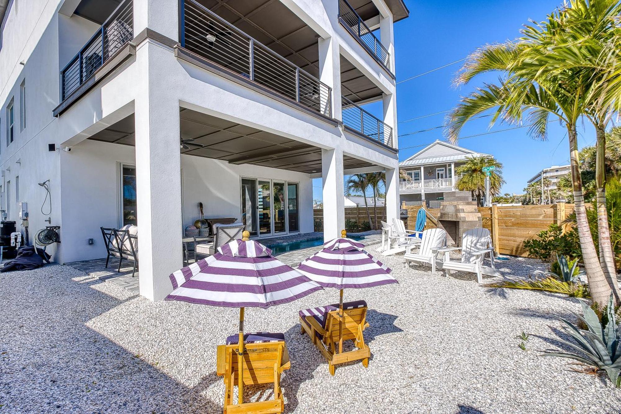 Coastal Dream! Ocean Views! Pool! Seconds From The Beach! 2601s Holiday home