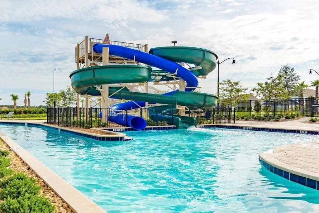 Dream Vacation With View, Pool, More, And Walking Distance To * Kissimmee