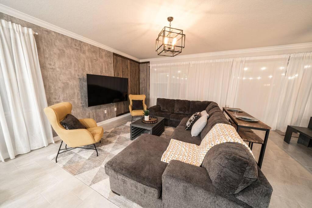 Dream Vacation With View, Pool, More, And Walking Distance To Holiday home Kissimmee