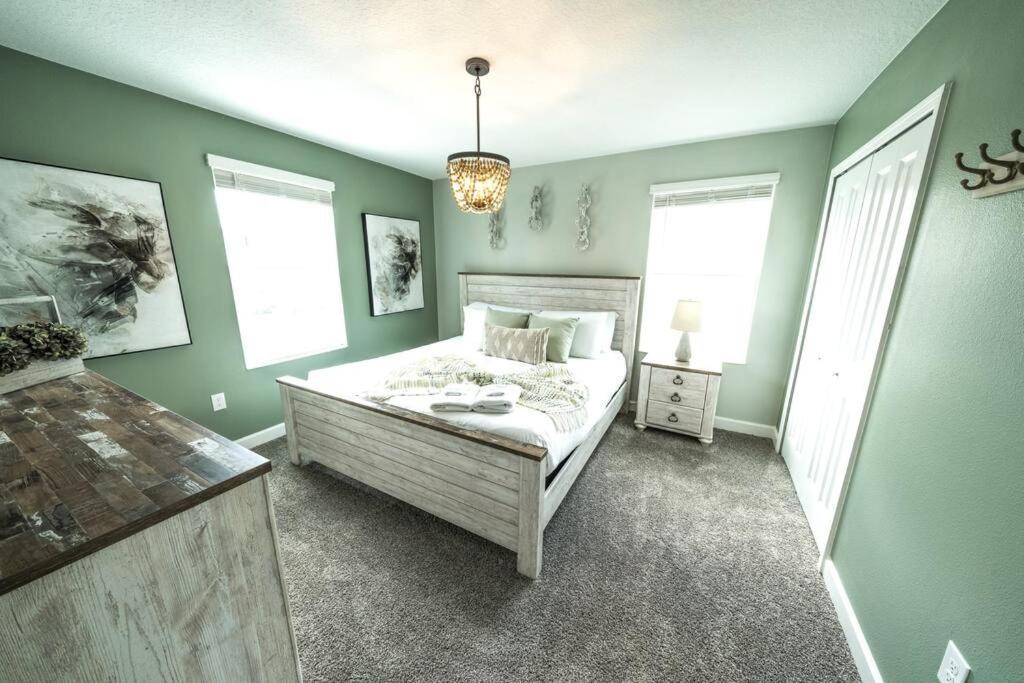 Dream Vacation With View, Pool, More, And Walking Distance To * Kissimmee