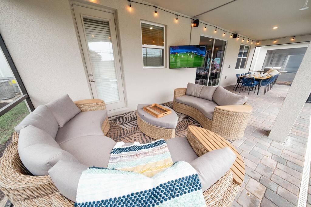 Dream Vacation With View, Pool, More, And Walking Distance To * Kissimmee