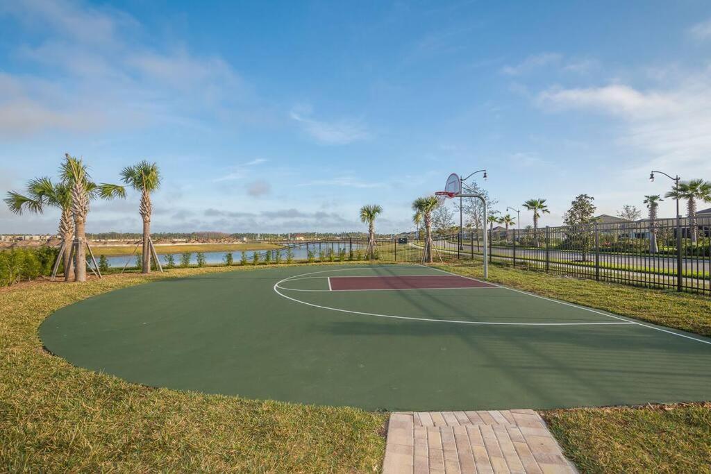 Dream Vacation With View, Pool, More, And Walking Distance To Holiday home Kissimmee