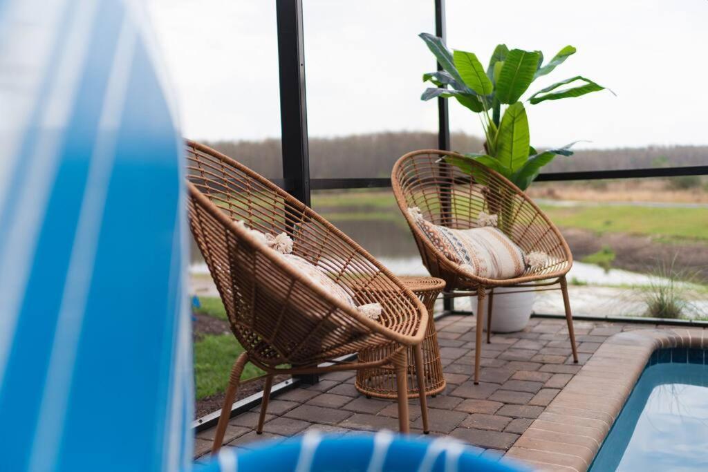 Dream Vacation With View, Pool, More, And Walking Distance To Kissimmee