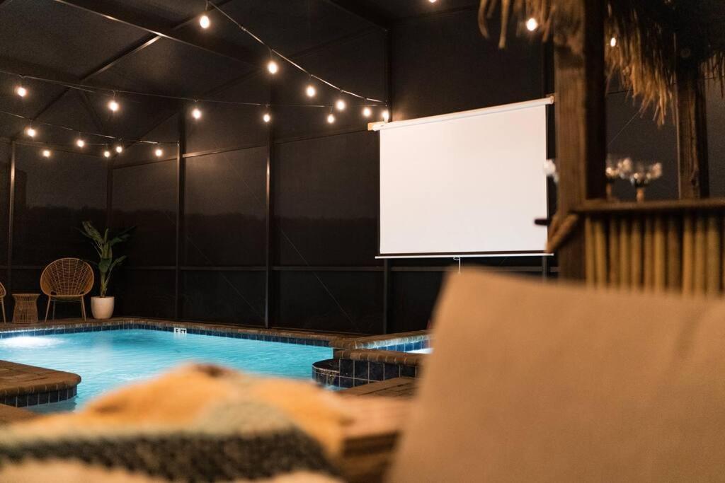 Dream Vacation With View, Pool, More, And Walking Distance To Kissimmee