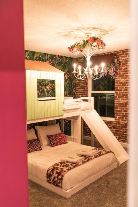 Dream Vacation With View, Pool, More, And Walking Distance To *
