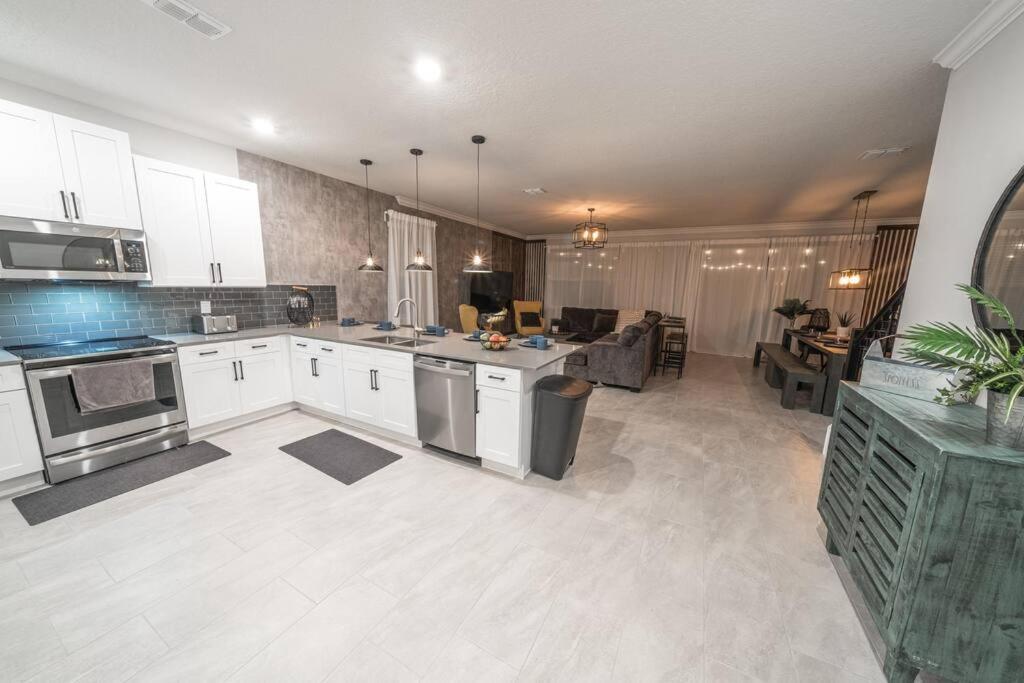 Holiday home Dream Vacation With View, Pool, More, And Walking Distance To