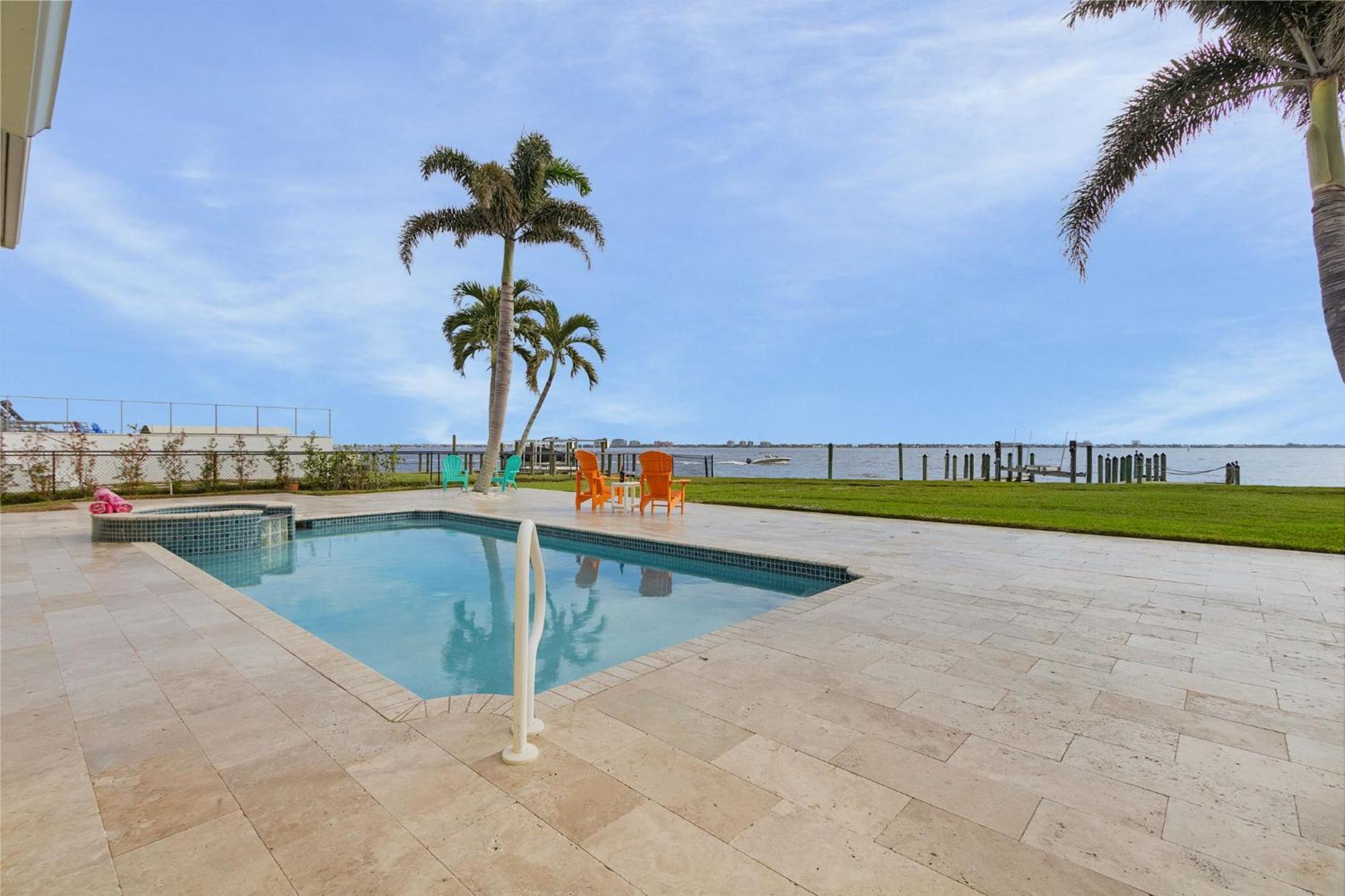 Holiday home Stunning River View, Heated Pool & - Million Dollar View - Roelens