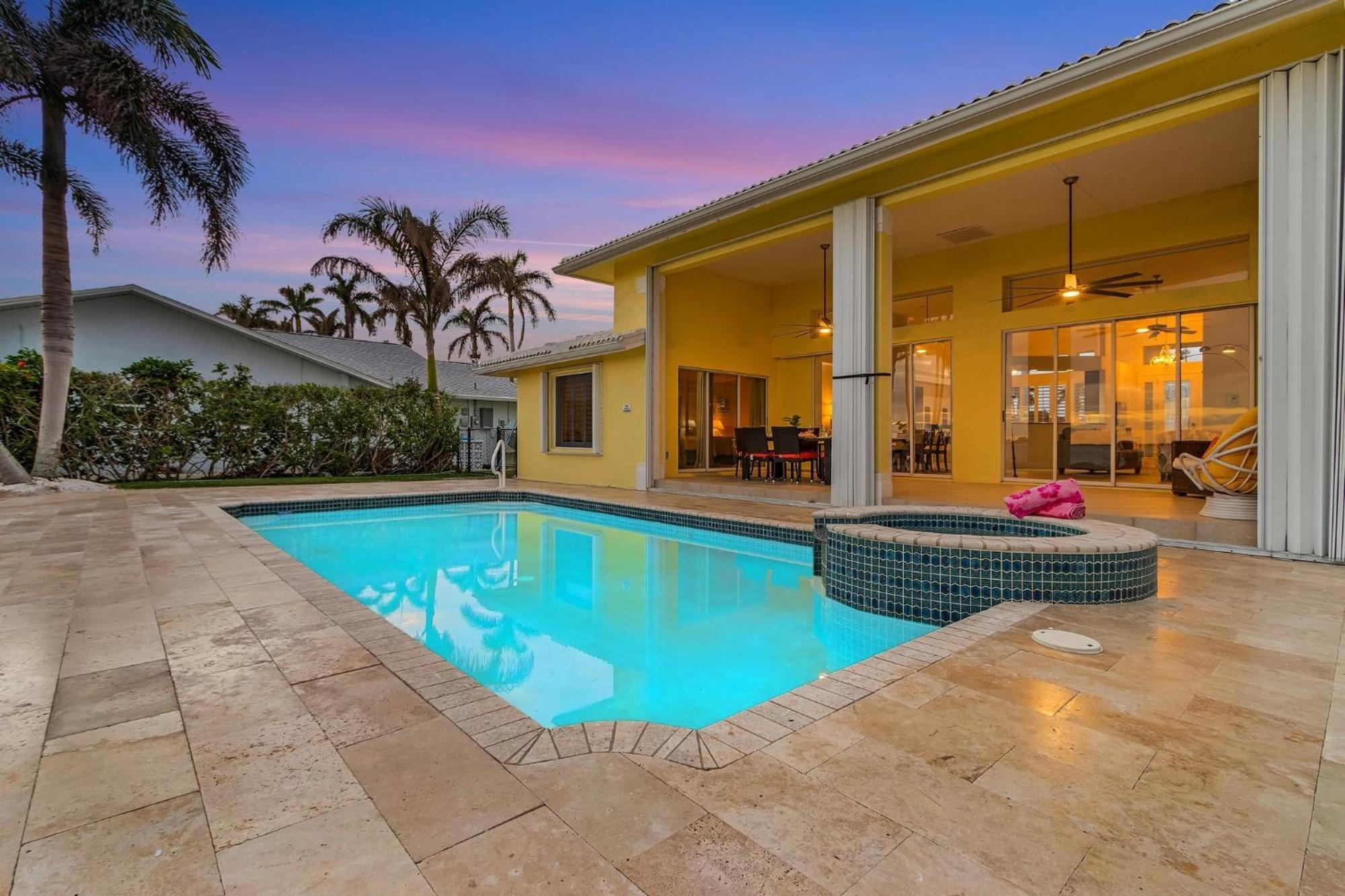 Holiday home Stunning River View, Heated Pool & - Million Dollar View - Roelens *