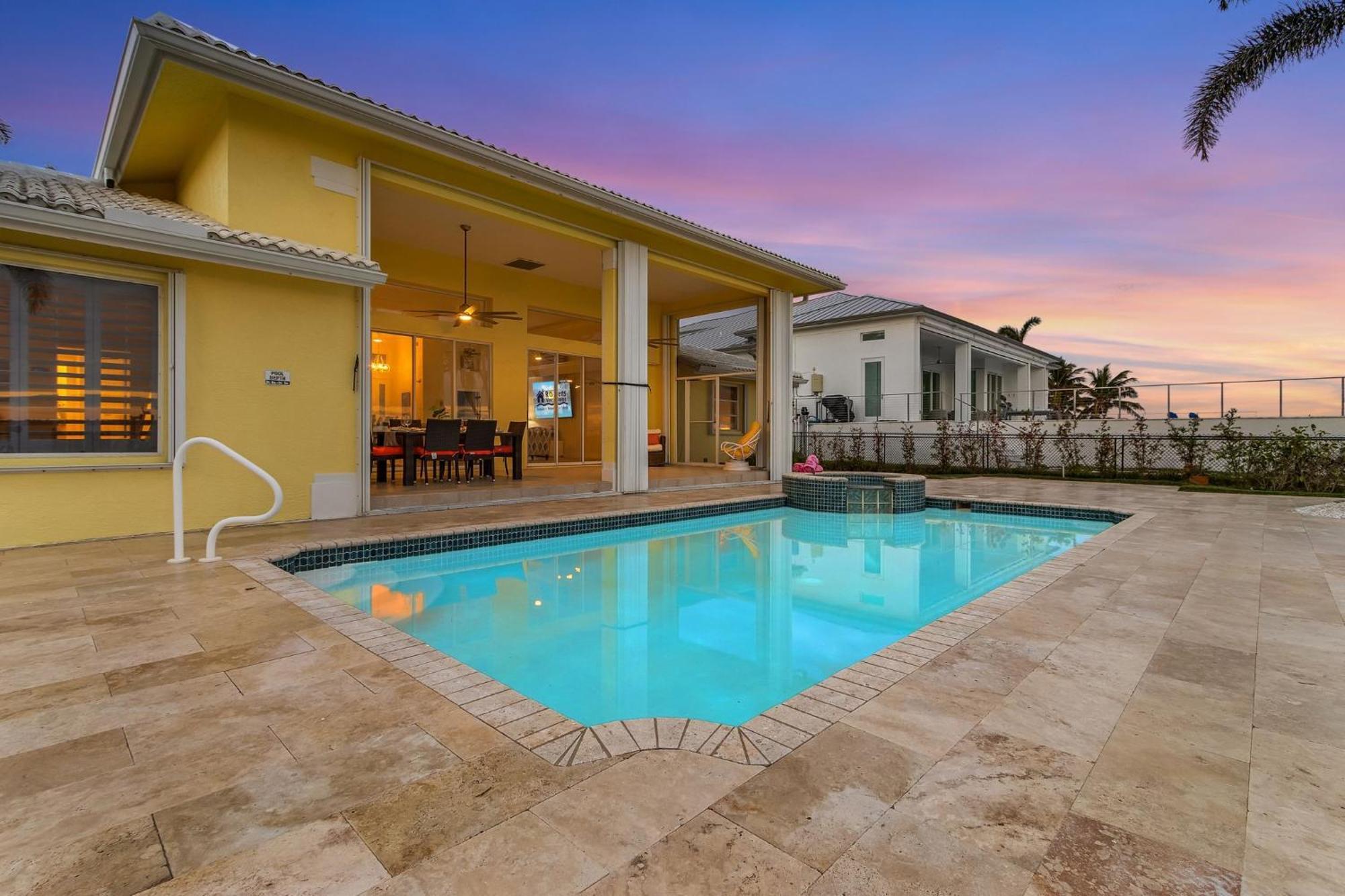 Stunning River View, Heated Pool & - Million Dollar View - Roelens Holiday home