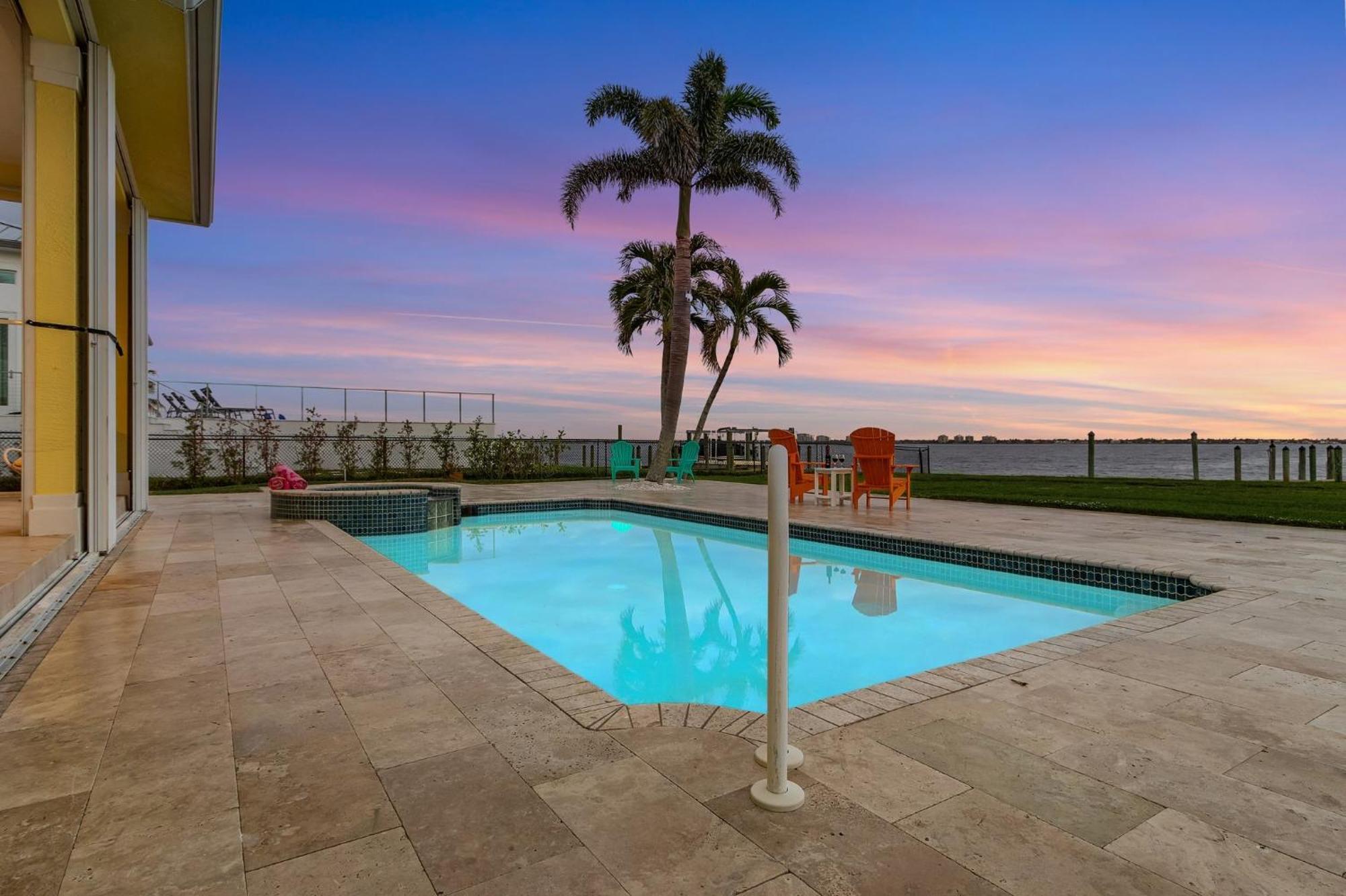 Holiday home Stunning River View, Heated Pool & - Million Dollar View - Roelens Cape Coral
