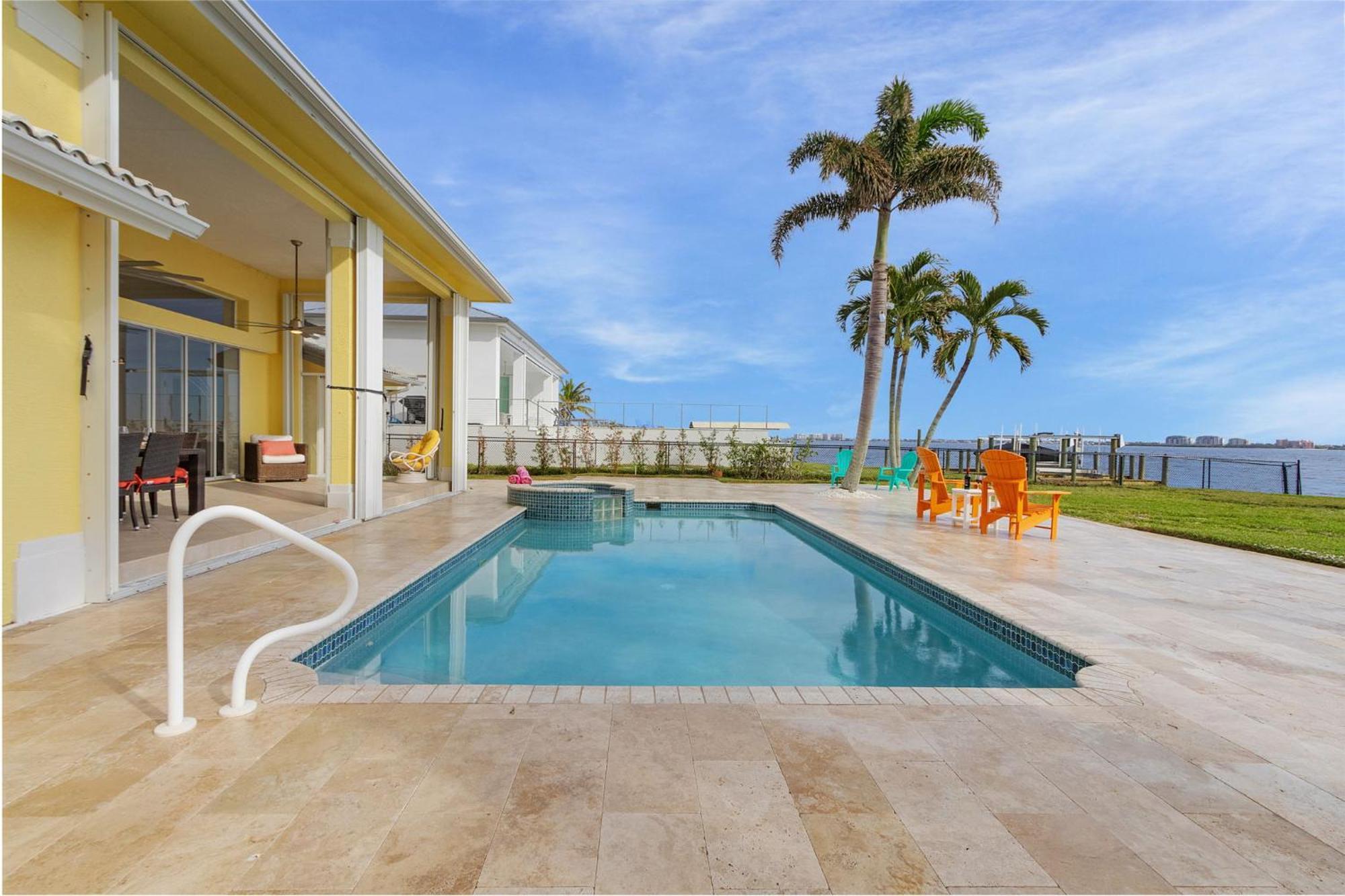 Holiday home Stunning River View, Heated Pool & - Million Dollar View - Roelens