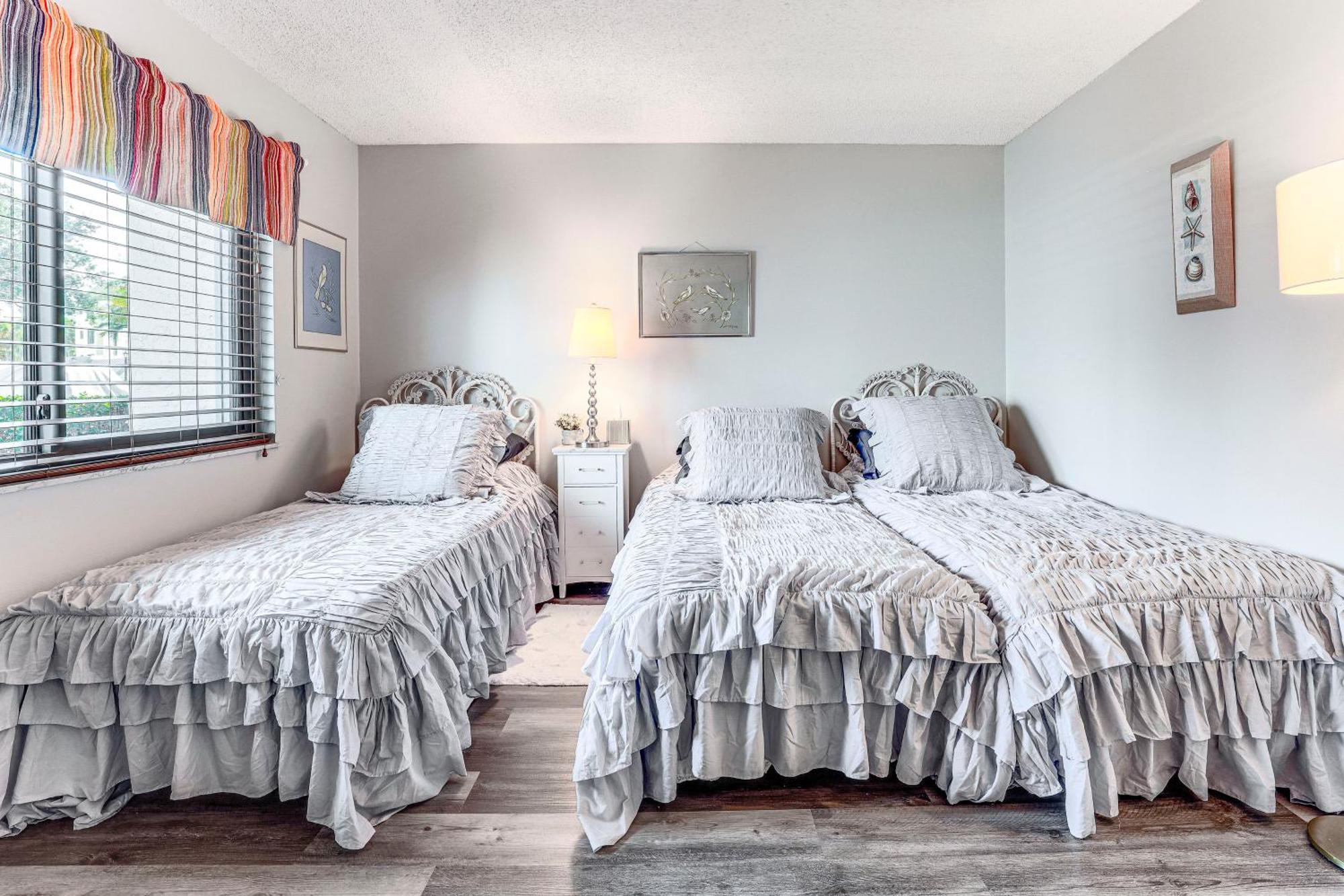 With Patio And Amenities In Pierce! Apartment Fort Pierce