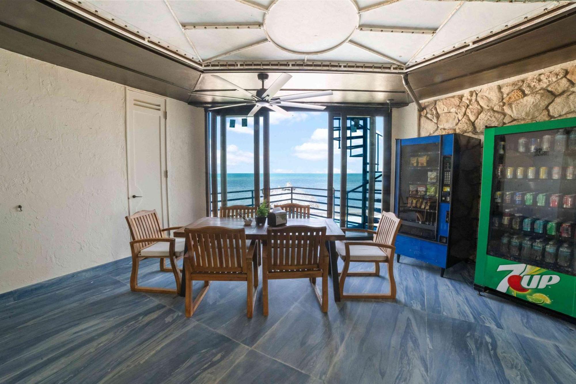 Ocean View At Barnacle Apartment *