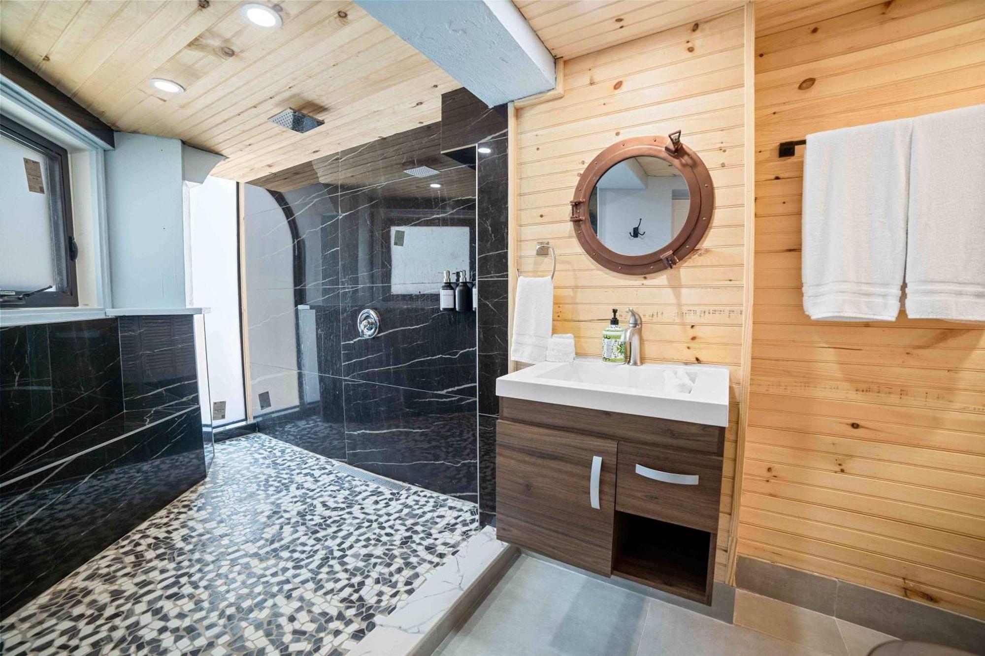 Apartment Ocean Depth At Barnacle