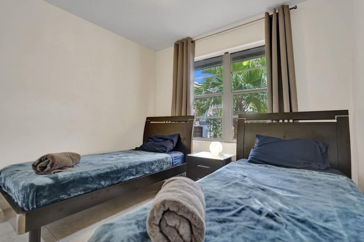 New Stunning With Heated Pool Villa *