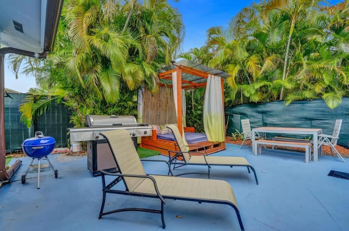 New Stunning With Heated Pool Villa Hollywood