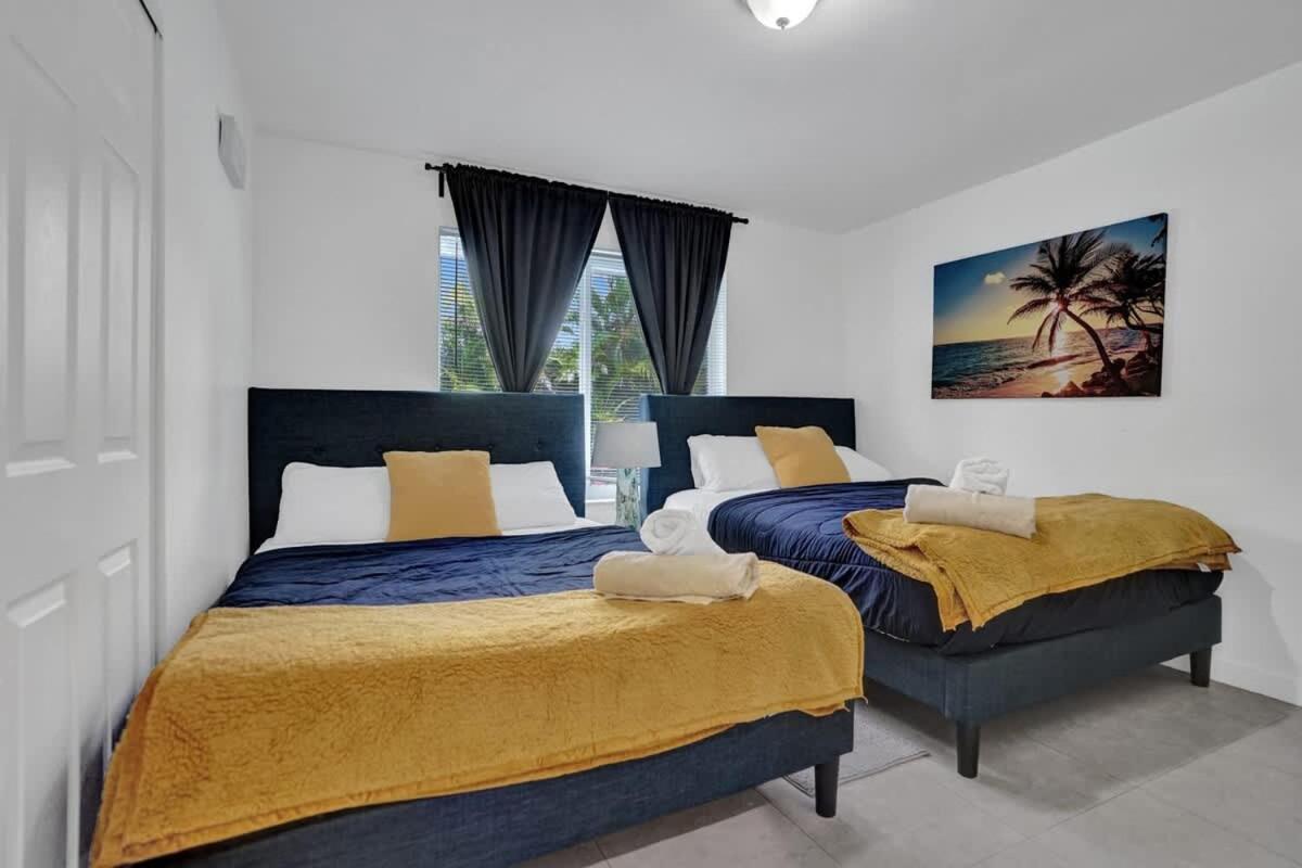 New Stunning With Heated Pool *