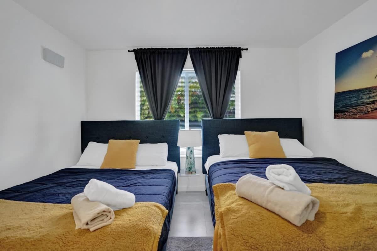 New Stunning With Heated Pool Villa