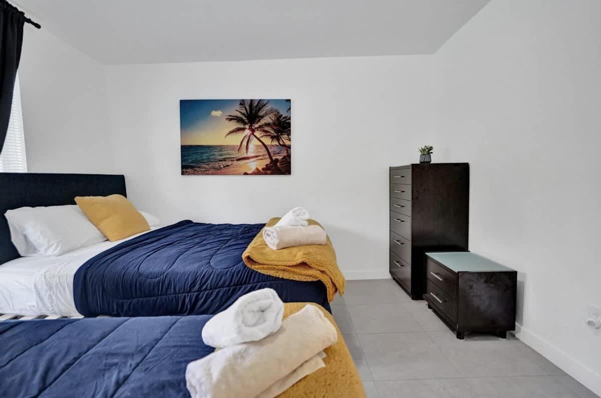Villa New Stunning With Heated Pool