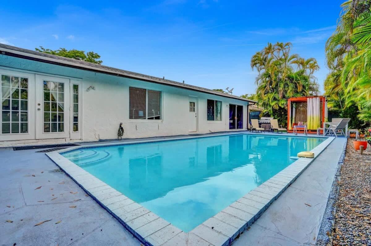 Villa New Stunning With Heated Pool Hollywood