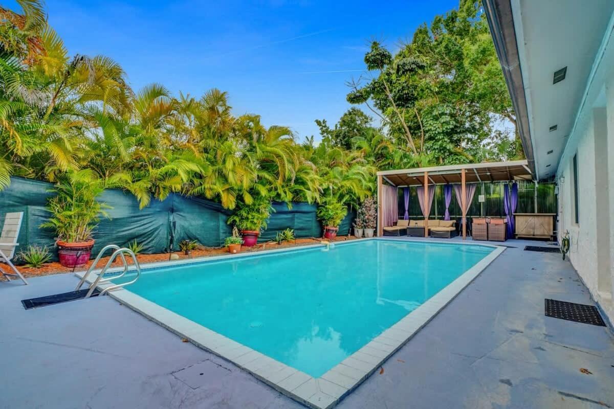 New Stunning With Heated Pool Villa *