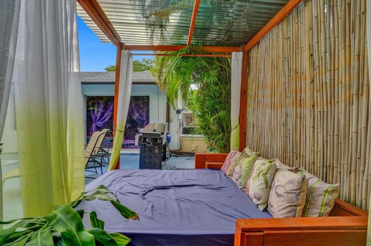 New Stunning With Heated Pool Villa Hollywood