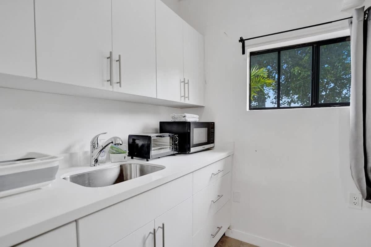 New Stunning With Heated Pool *