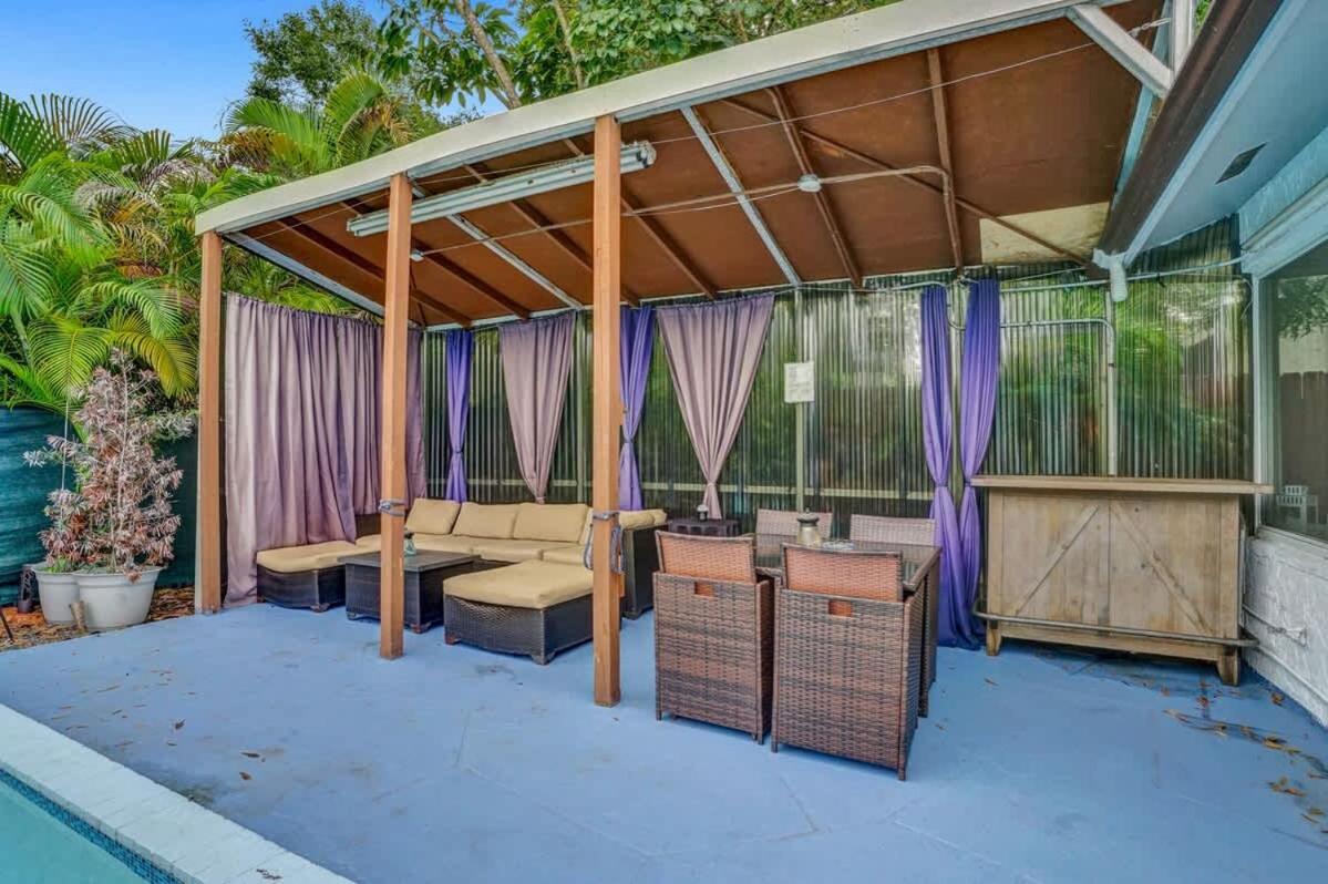 New Stunning With Heated Pool * Hollywood