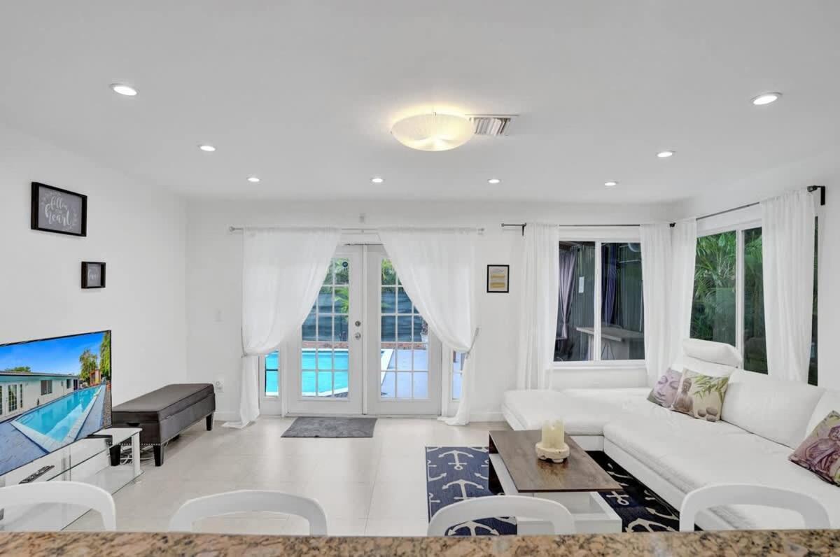 Villa New Stunning With Heated Pool *
