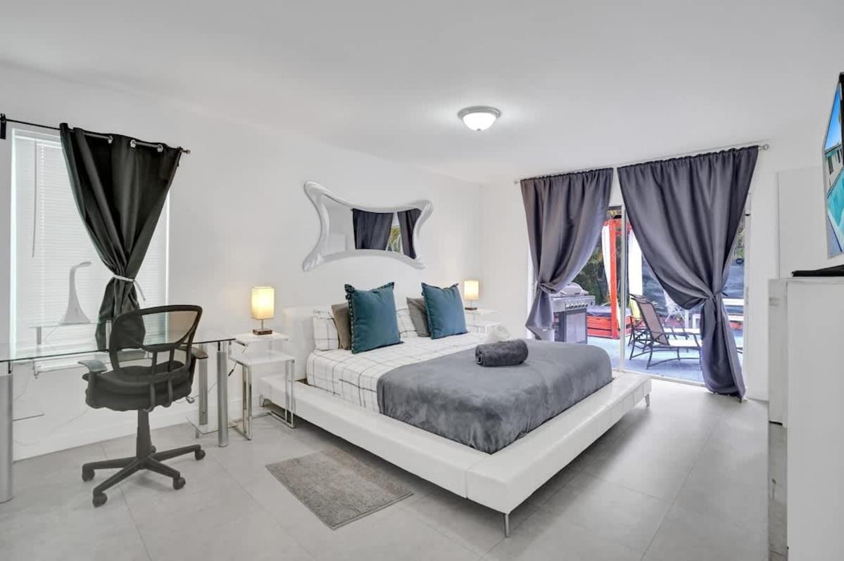Villa New Stunning With Heated Pool Hollywood