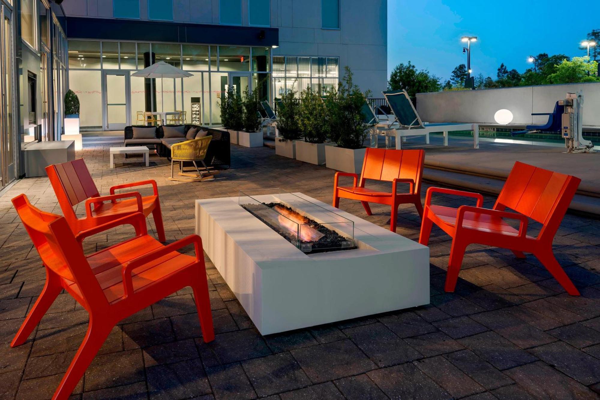Aloft Airport 4*
