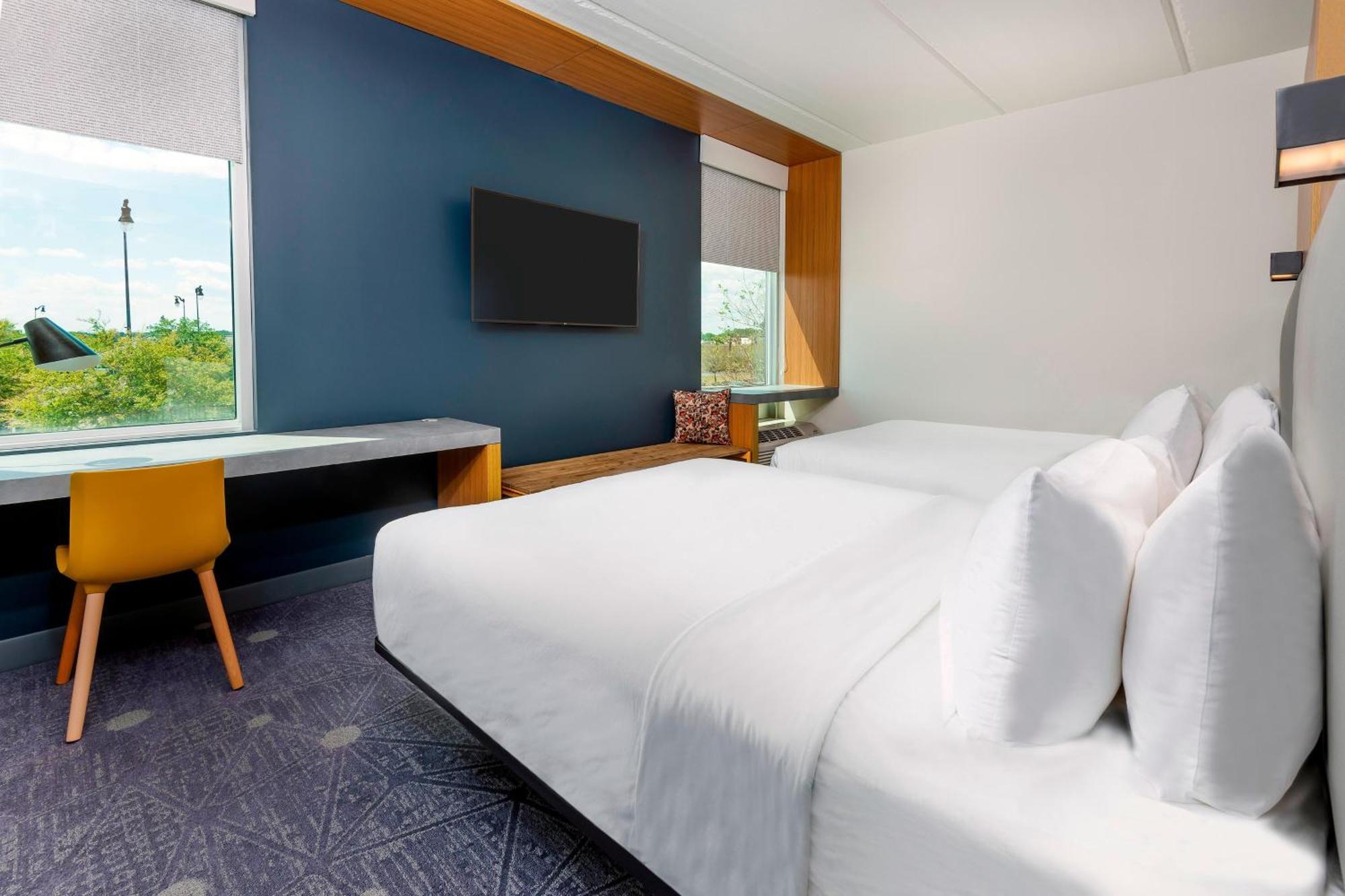 Aloft Airport 4*