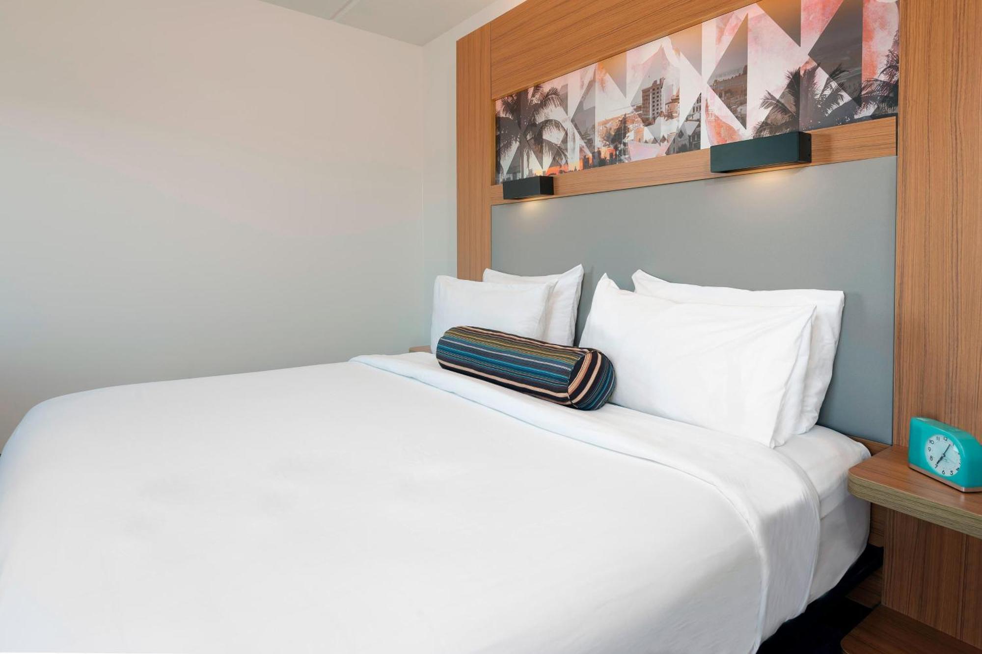 Aloft Airport Jacksonville